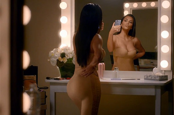 Селфимания: Ким Кардашьян в рекламе T-Mobile-Фото 2