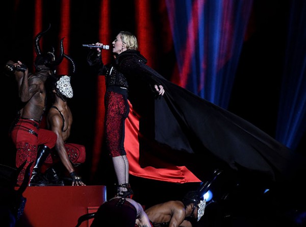 Зіркопад: Мадонну підвів плащ від Giorgio Armani-Фото 2