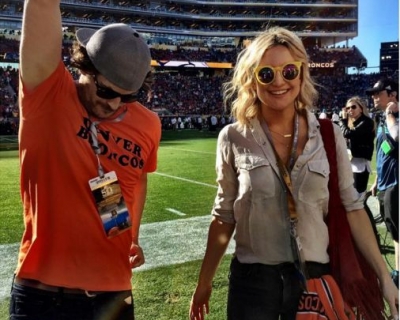 Звездный Instagram: как селебрити отметили Super Bowl — 2016-430x480
