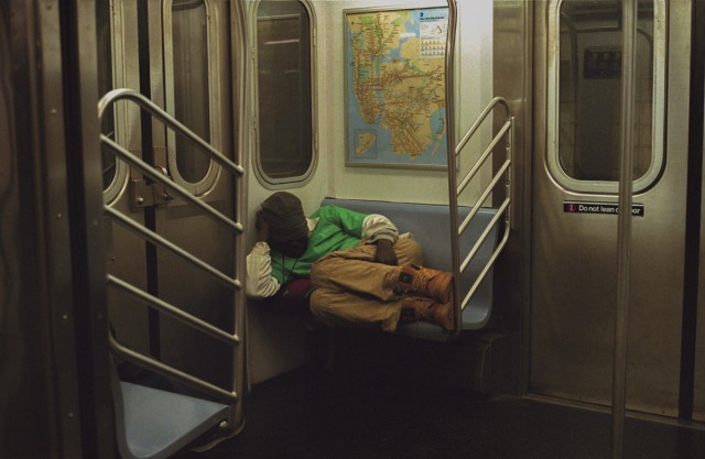Фотограф Діана Кунст створила серію знімків, присвячених нью-йоркському метро-320x180