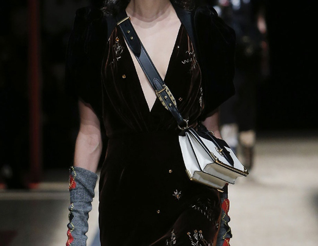 Модний Дім Prada представив сумки Pionnière та Cahier-320x180