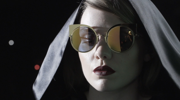 Видео: Беатрис Мартен в рекламе очков Fendi EyeShine-320x180