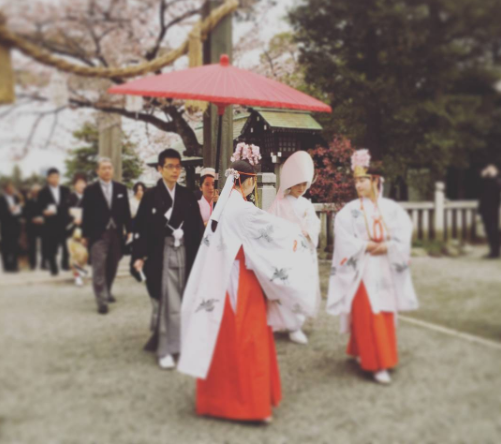 Біла сукня vs. кімоно: як змінилася весільна церемонія в Японії?