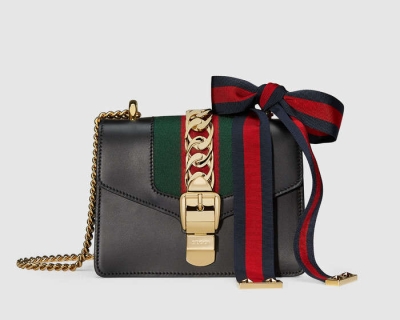Три главных цвета: мини-сумки Gucci-430x480