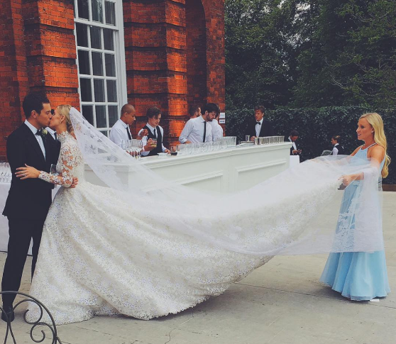 Лучшие свадебные платья селебрити последних лет-320x180