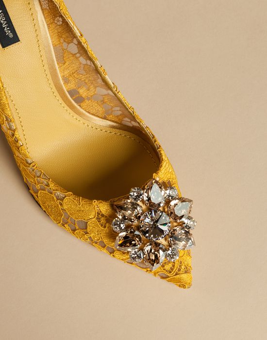 Rainbow Lace: коллекция кружевных туфель и клатчей Dolce & Gabbana-320x180