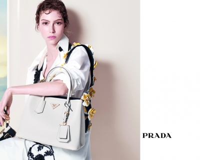 Prada представили новую рекламную кампанию-430x480