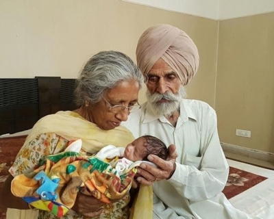 70-летняя женщина родила первого ребенка-430x480
