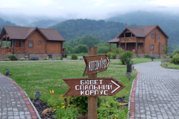 Где провести отдых: загородные отели Украины-320x180