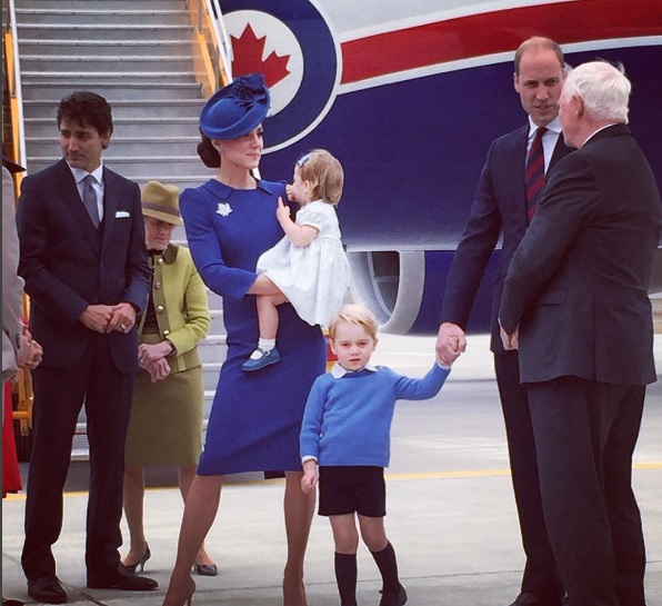 В Канаде запретили делать селфи с Кейт Миддлтон и принцем Уильямом-Фото 2
