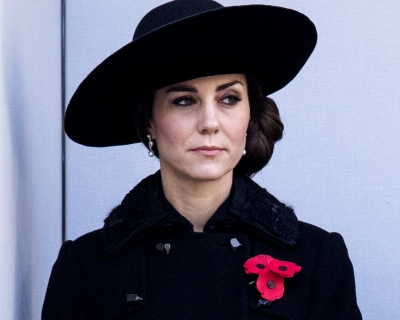 Кейт Миддлтон в черных нарядах на церемониях по случаю Дня памяти в Великобритании-430x480