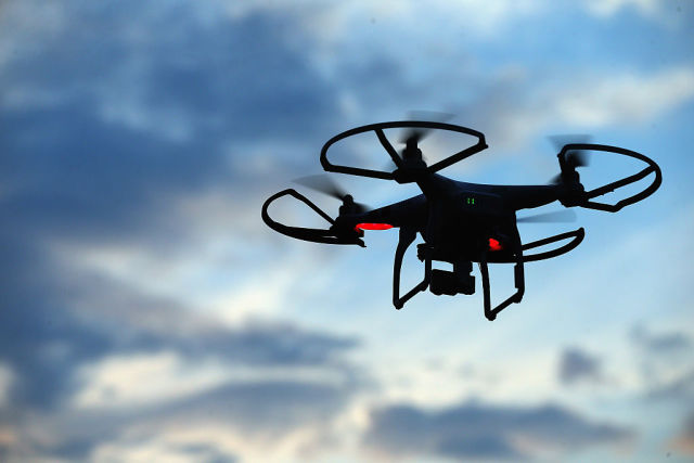 Amazon тестирует доставку дронами-320x180