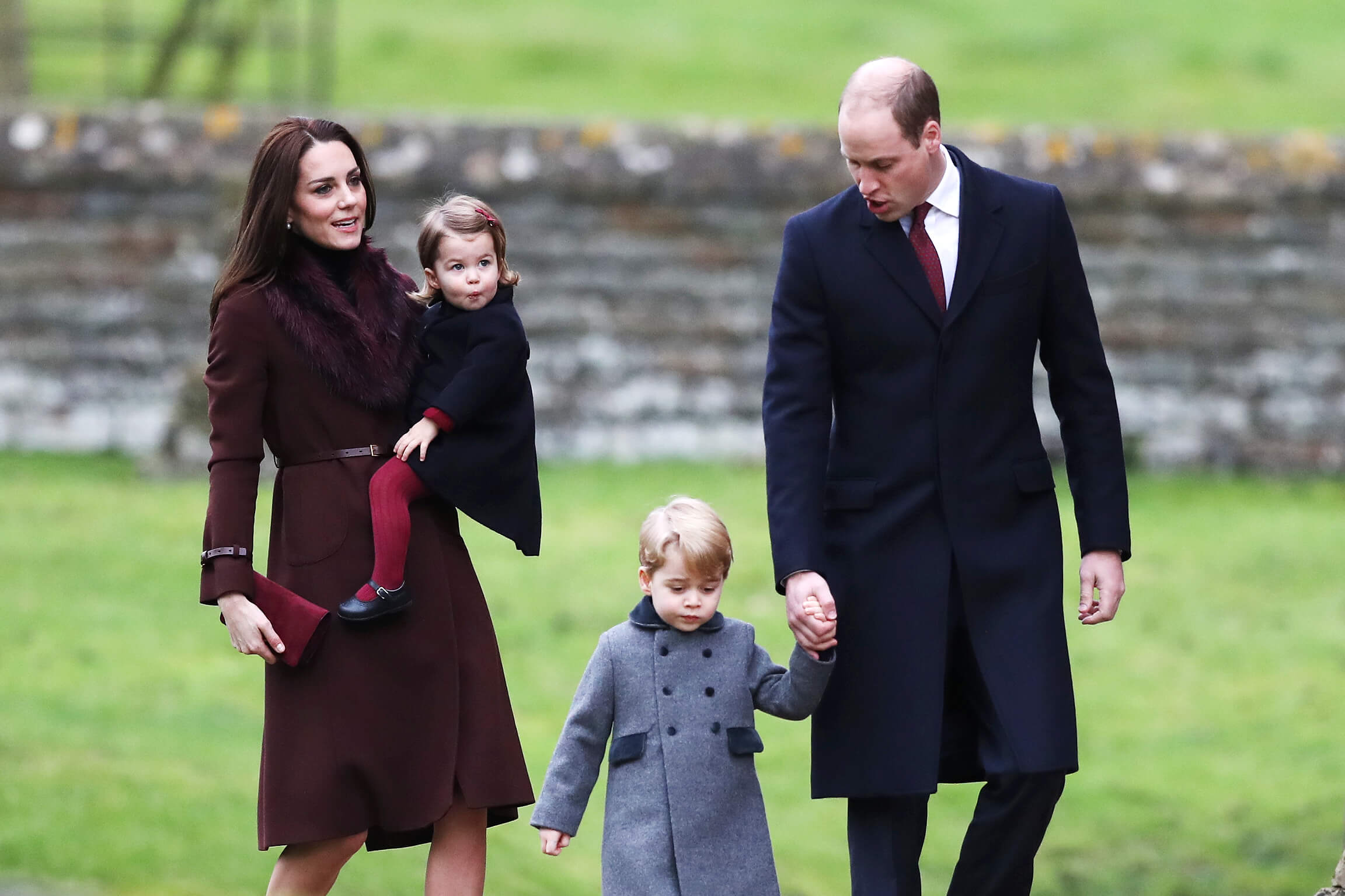 Кейт Миддлтон и принц Уильям впервые взяли детей на рождественскую службу-320x180