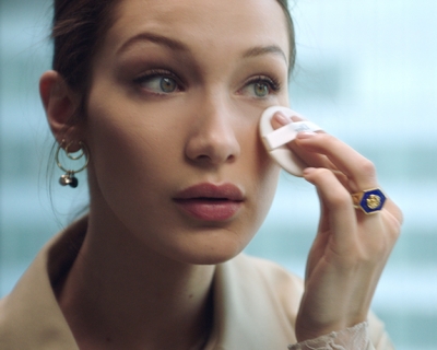 Нове відео Dior: як повторити макіяж Белли Хадід-430x480