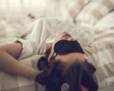 Ученые: недосып делает людей непривлекательными для окружающих-430x480