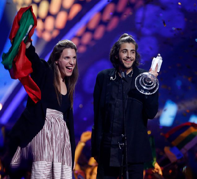 Победитель «Евровидения-2017»: что мы знаем о Сальвадоре Собрале-320x180