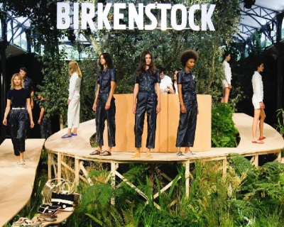 Birkenstock устроил показ впервые за 243 года-430x480