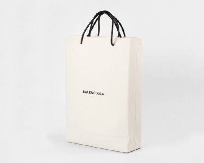 Balenciaga выпустили сумку-пакет за $ 1100-430x480