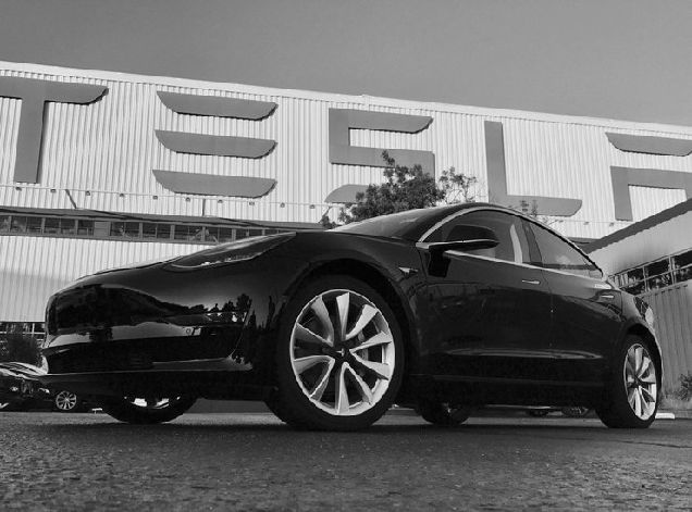 Машина будущего: как выглядит новая Tesla 3-320x180
