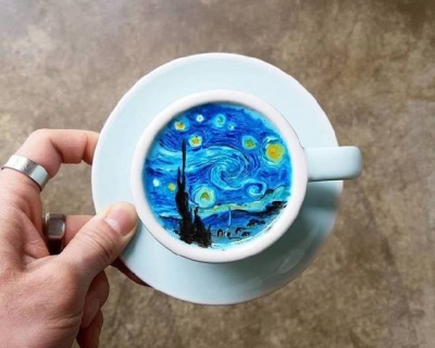 Ван Гог и цветущая сакура: бариста из Южной Кореи создает впечатляющие рисунки на кофе-430x480