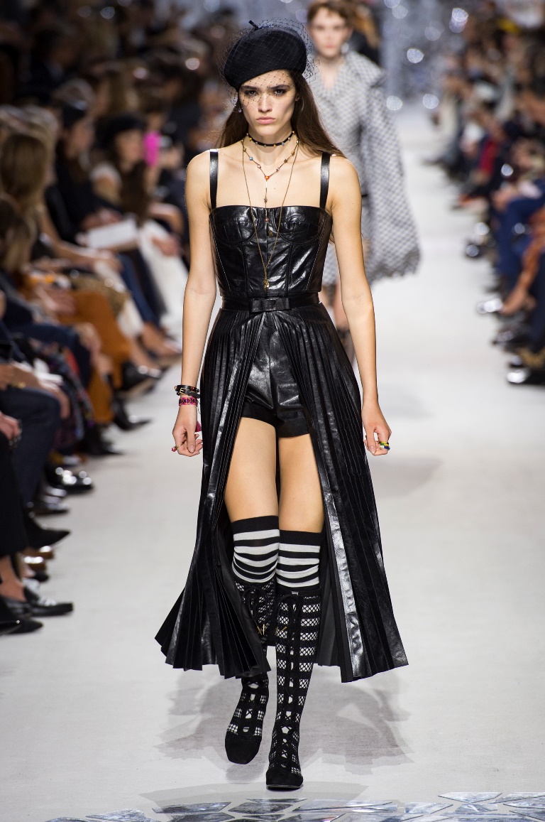 Christian Dior представил коллекцию на Неделе моды в Париже-320x180