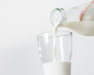Все мифы о пользе молока-430x480