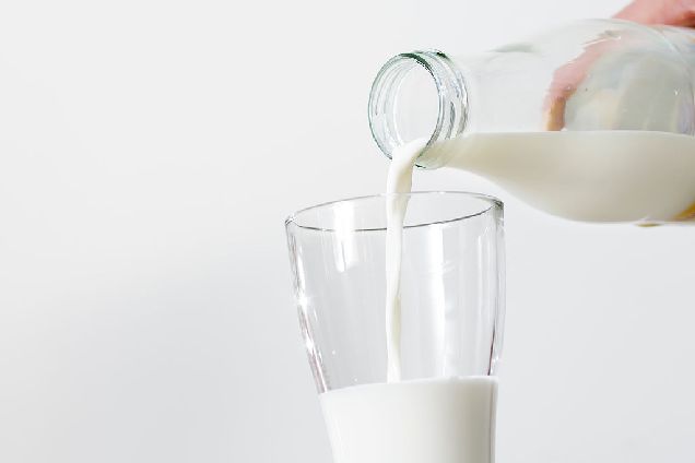 Усі міфи про користь молока-320x180