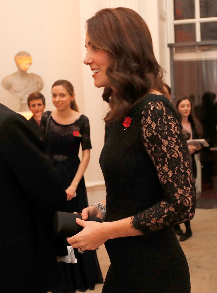 Образ дня: Вагітна Кейт Міддлтон у облягаючій сукні-Фото 3