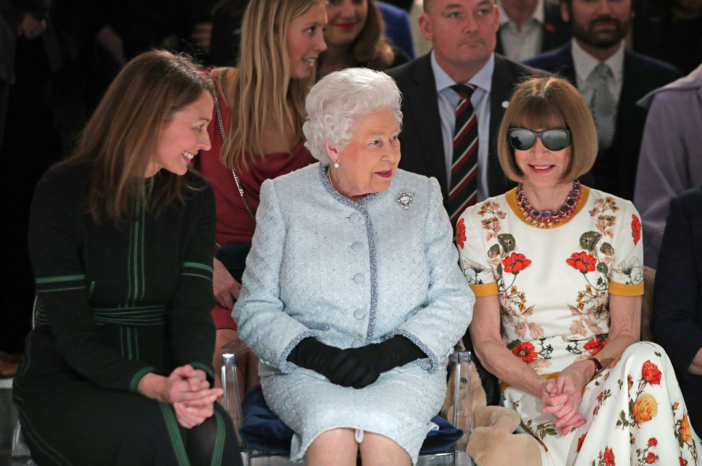 Елизавета II посетила Неделю моды в Лондоне-320x180