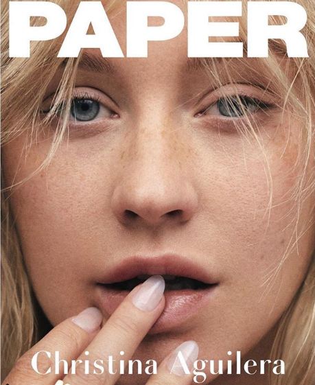 Без макияжа: Поклонники не узнали Кристину Агилеру на обложке журнала-320x180