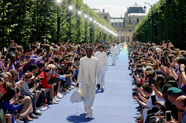 Как прошел первый показ Верджила Абло для Louis Vuitton-Фото 6