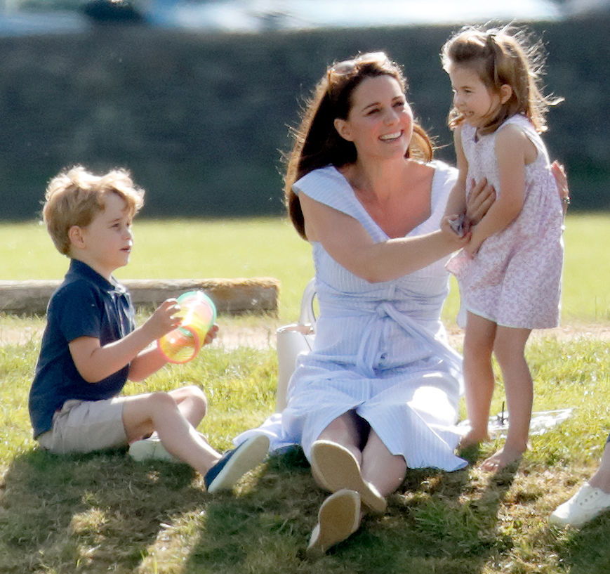 Фото дня: Кейт Міддлтон із дітьми на пікніку-Фото 1