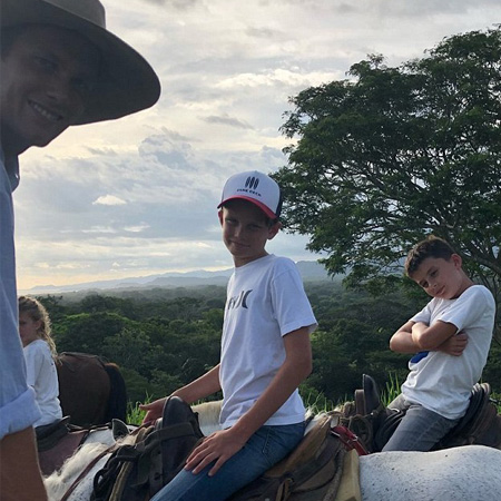 Семейная идиллия: Жизель Бюндхен и Том Брэди отдыхают с детьми в Коста-Рике-Фото 2