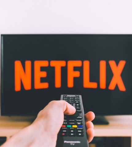 Netflix екранізує антиутопію Джорджа Оруелла-430x480