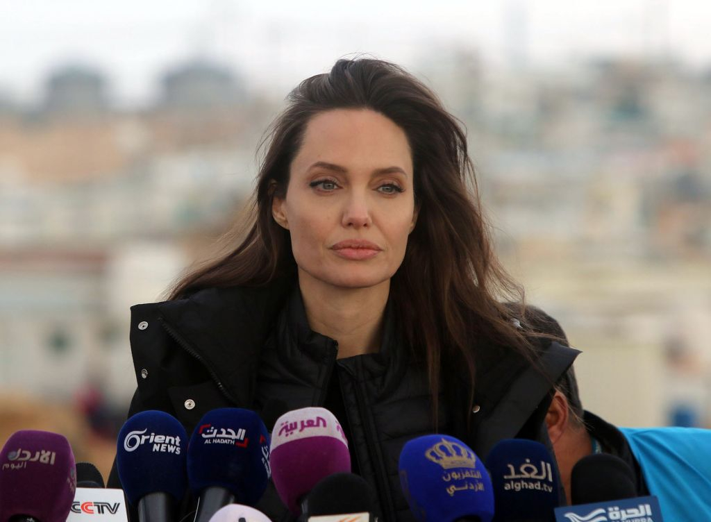 Анджеліна Джолі прилетіла до Перу, щоб допомогти біженцям.
