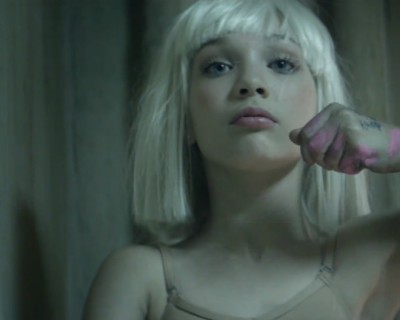 Sia сделала дорогой подарок девочке из ее клипов-430x480