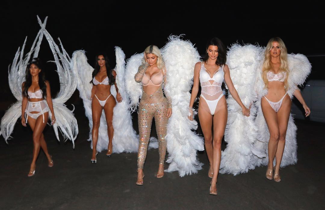 Сестри Кардашьян-Дженнер стали ангелами Victoria's Secret-Фото 1