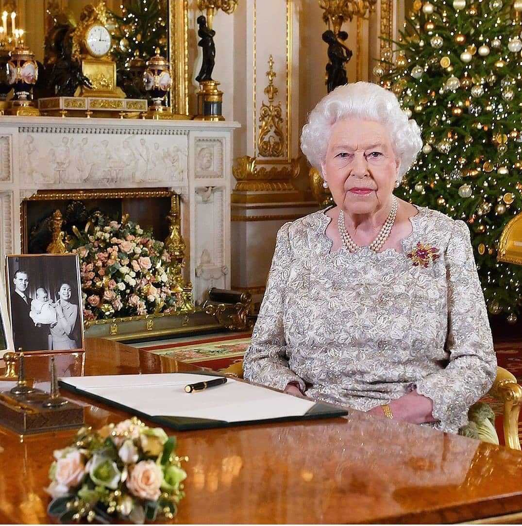 Таємний сенс: Справжня причина, чому Королева Єлизавета II носить ту саму брошку-Фото 1
