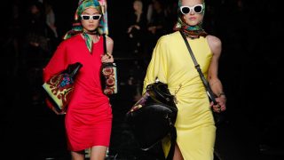 Звездные гости и именитые модели: Как проходил показ Versace в Нью-Йорке-320x180