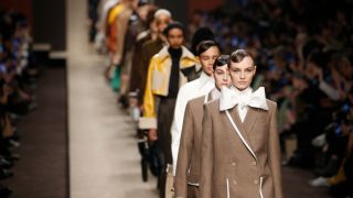 В память о маэстро: Почему показ Fendi был особенным на Неделе моды в Милане-320x180