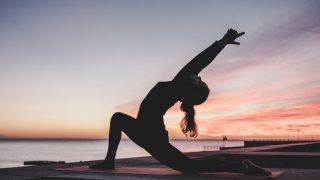 Приложения для йоги, которые понравятся новичкам и опытным-320x180