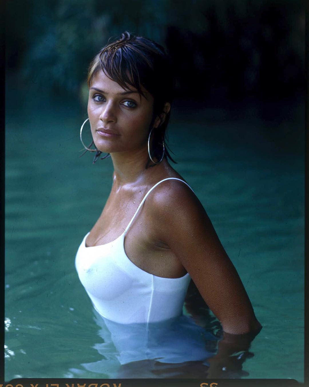Супермодель 90-х Хелена Крістенсен знялася оголеною в озері-Фото.