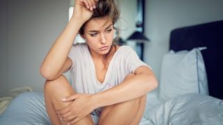 5 тревожных симптомов женского здоровья, которые нельзя игнорировать-320x180