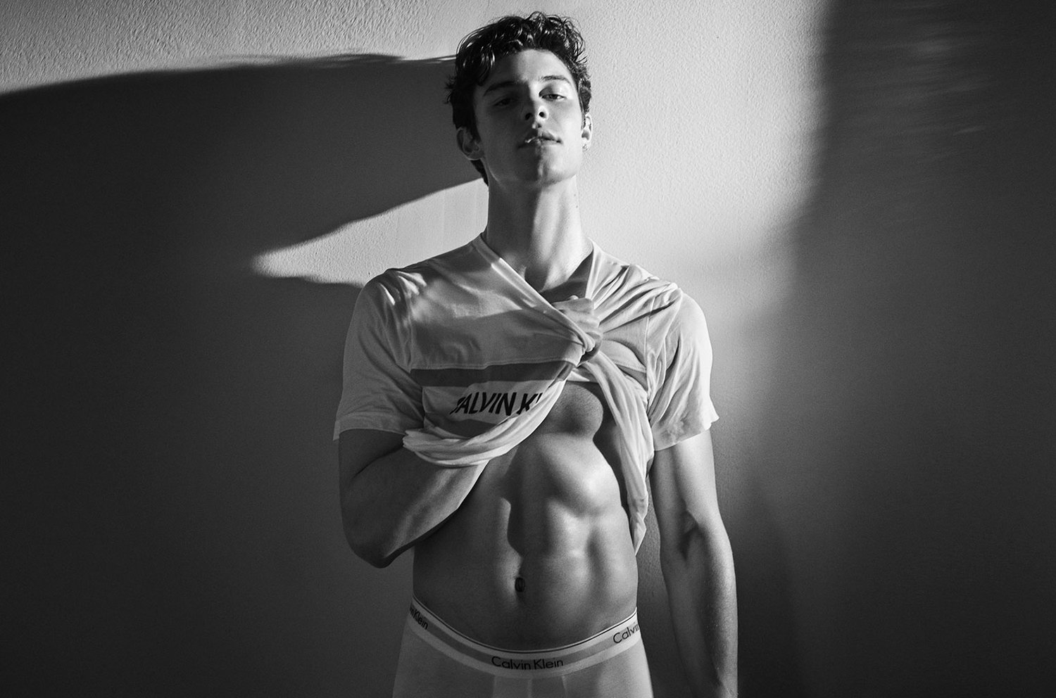 Сексуальный Шон Мендес в рекламной кампании Calvin Klein-Фото 1