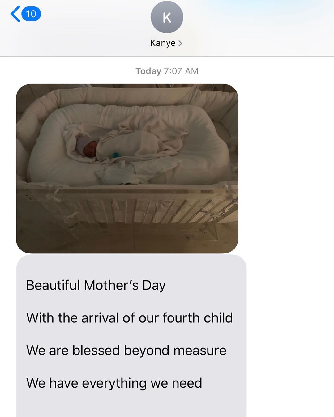Ким Кардашьян назвала имя новорожденного и показала его первое фото-Фото 1