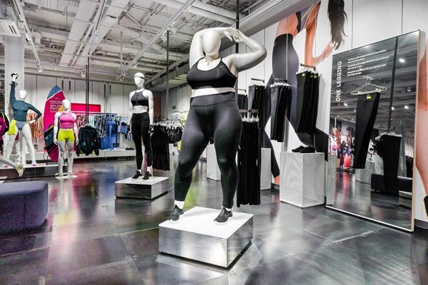 У магазинах Nike з'явилися манекени великих розмірів.
