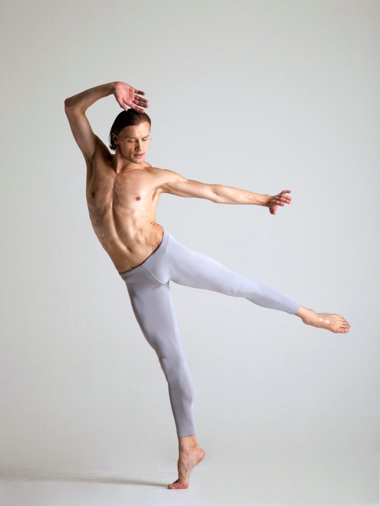 Культурный код танцора балета Дениса Матвиенко-Фото 1