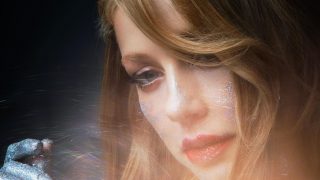Тина Кароль выпустила клип на новый хит «Иди на жизнь»-320x180