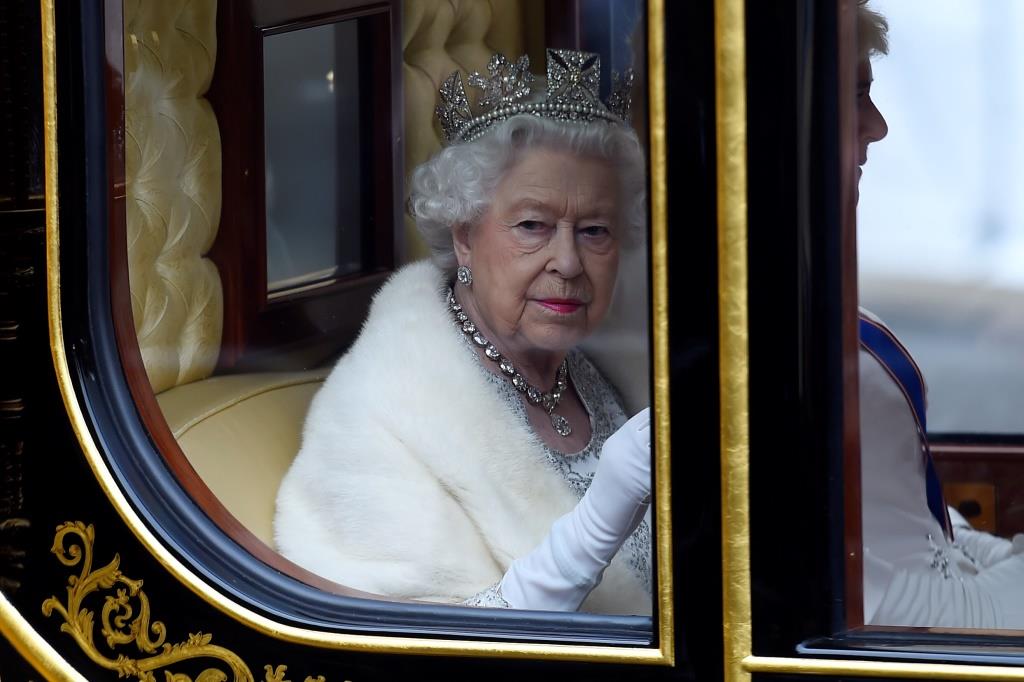 Королева Єлизавета II відмовиться від натурального хутра.
