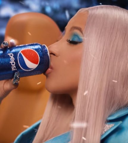Сardi B снялась в новогодней рекламе Pepsi-430x480